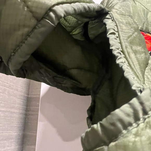 vintage army surplus jacket. With embroidered patches seen on front and back - Picture 6 of 6